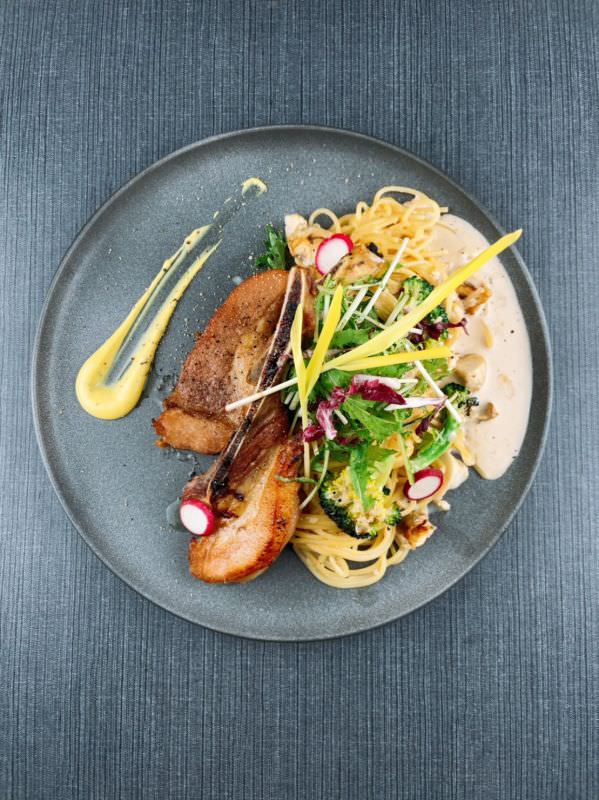 森林小徑精誠店享受美食